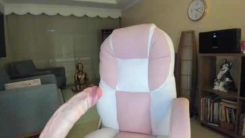  In instagram dayhannanoemi online show from 11/16/25, 12:16