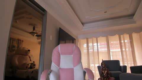  In instagram dayhannanoemi online show from 02/06/26, 03:15