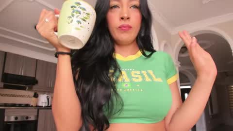  In instagram dayhannanoemi online show from 04/11/26, 02:10