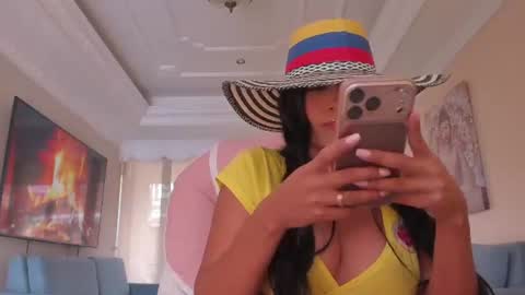  In instagram dayhannanoemi online show from 06/17/26, 03:35