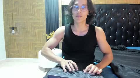 Snapshot of noha_castellano chatting on 02/27/26, 03:28 online show from 02/27/26, 03:28