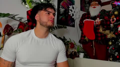 Snapshot of noha_miler chatting on 12/23/24, 01:40 kevin online show from 12/23/24, 01:40