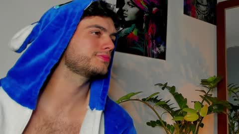 Snapshot of noha_miler chatting on 01/24/25, 03:22 kevin online show from 01/24/25, 03:22