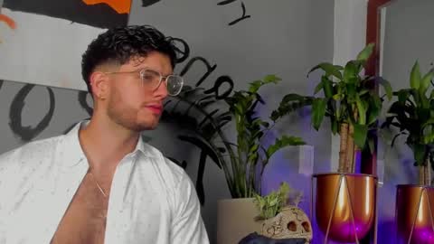 Snapshot of noha_miler chatting on 02/22/25, 12:49 kevin online show from 02/22/25, 12:49