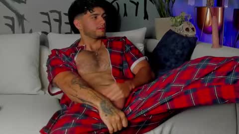 Snapshot of noha_miler chatting on 02/22/25, 03:56 kevin online show from 02/22/25, 03:56