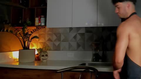 Snapshot of noha_miler chatting on 02/25/25, 12:36 kevin online show from 02/25/25, 12:36