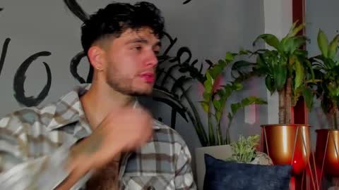 Snapshot of noha_miler chatting on 03/03/25, 01:42 kevin online show from 03/03/25, 01:42