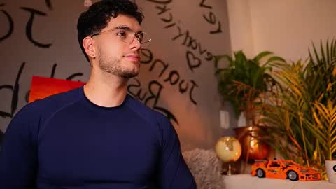 Snapshot of noha_miler chatting on 10/01/25, 10:49 kevin online show from 10/01/25, 10:49