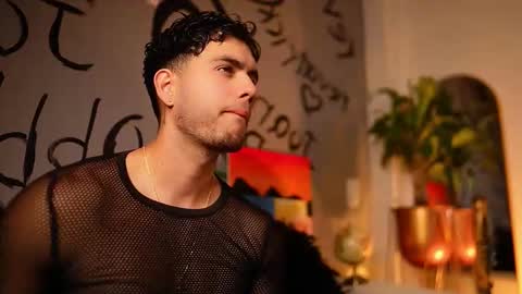 Snapshot of noha_miler chatting on 11/02/25, 12:35 kevin online show from 11/02/25, 12:35