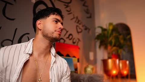 Snapshot of noha_miler chatting on 11/12/25, 12:00 kevin online show from 11/12/25, 12:00