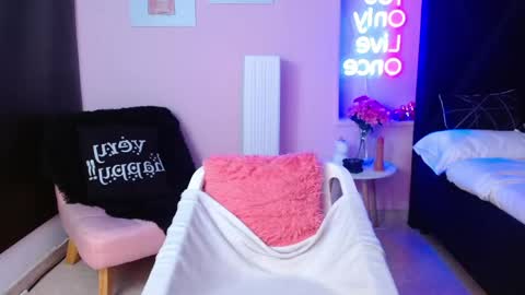 Bella online show from 04/10/26, 01:49