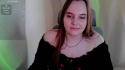 noir_ember_ online show from 07/10/26, 01:36
