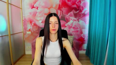 NoirDiva online show from 05/05/26, 06:21