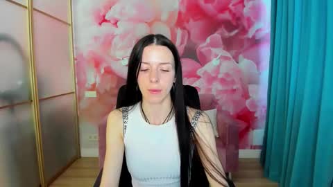 NoirDiva online show from 05/19/26, 05:58