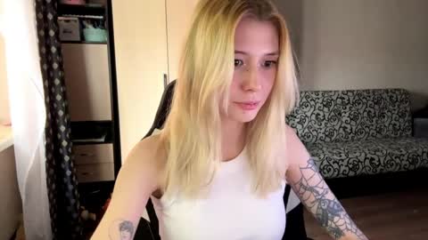 Snapshot of nolabussing chatting on 04/15/26, 09:16 Sofia online show from 04/15/26, 09:16