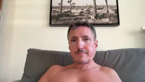 Snapshot of nolo34 chatting on 11/27/25, 03:25 nolo34 online show from 11/27/25, 03:25