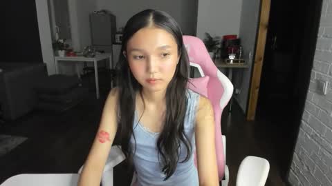 nomi online show from 09/30/25, 04:34