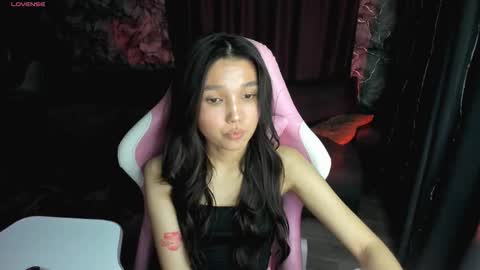 nomi online show from 03/11/26, 07:42