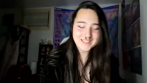 Snapshot of nonbinarybeauty20 chatting on 01/04/25, 10:49 nonbinarybeauty20 online show from 01/04/25, 10:49