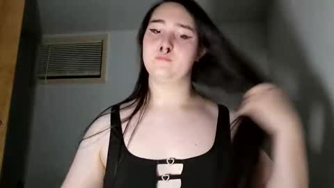 nonbinarybeauty20 online show from 02/04/26, 02:50