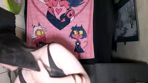 nonbinarybeauty20 online show from 05/10/26, 10:09