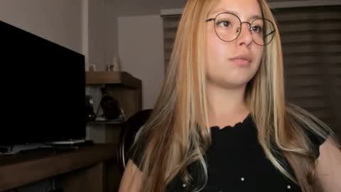 Snapshot of noorthernlightss chatting on 10/18/25, 08:59 Ara online show from 10/18/25, 08:59