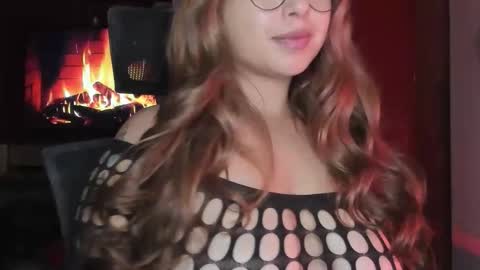 Snapshot of noorthernlightss chatting on 12/16/25, 04:06 Ara online show from 12/16/25, 04:06