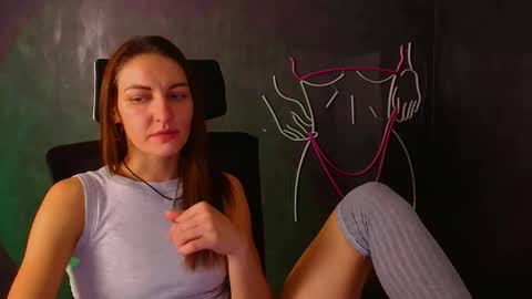 Snapshot of nora_n chatting on 10/14/25, 12:33 Nora online show from 10/14/25, 12:33