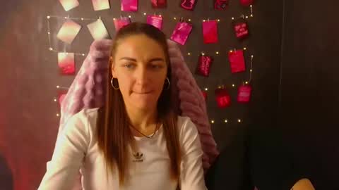 Snapshot of nora_n chatting on 10/14/25, 10:54 Nora online show from 10/14/25, 10:54