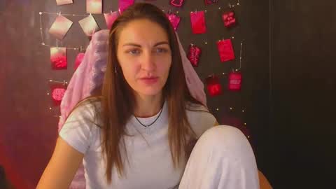 Snapshot of nora_n chatting on 10/19/25, 09:48 Nora online show from 10/19/25, 09:48