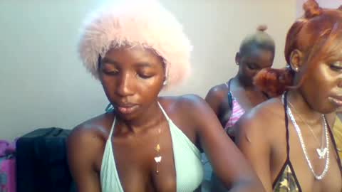 Snapshot of norababy20 chatting on 06/25/26, 05:23 Norababy20 online show from 06/25/26, 05:23