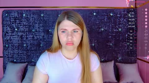 Nora online show from 04/08/26, 02:22