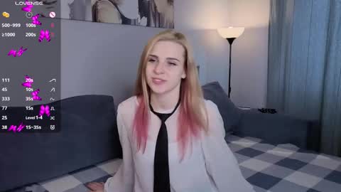 Elina online show from 10/16/25, 10:16