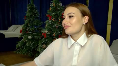 NoraFoxes online show from 12/16/25, 06:35