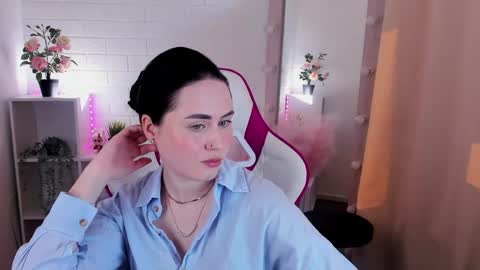 Nora online show from 04/21/26, 06:41