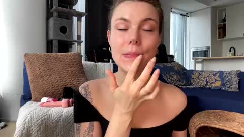 Snapshot of nordicbelle chatting on 04/14/26, 02:34 Nordic Belle online show from 04/14/26, 02:34