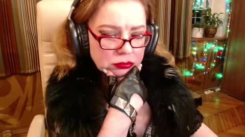 miss Tress online show from 12/14/25, 10:36