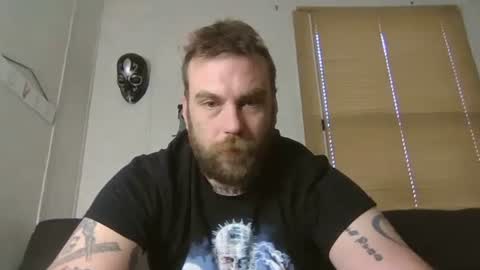 Snapshot of norsirish chatting on 10/18/25, 01:23 norsirish online show from 10/18/25, 01:23