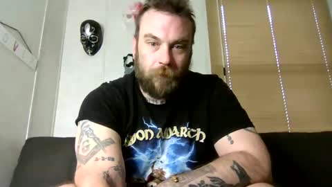 Snapshot of norsirish chatting on 10/26/25, 01:17 norsirish online show from 10/26/25, 01:17