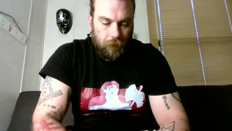 Snapshot of norsirish chatting on 10/30/25, 01:12 norsirish online show from 10/30/25, 01:12