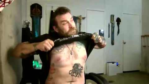 Snapshot of norsirish chatting on 11/22/25, 01:43 norsirish online show from 11/22/25, 01:43