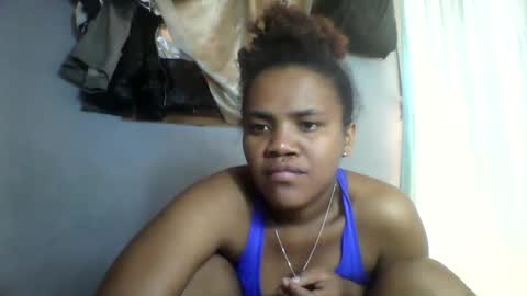 nosminah01 online show from 09/15/25, 11:54