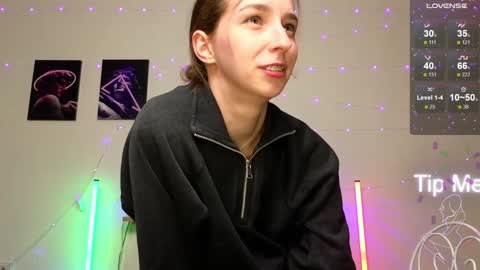 Hello My name is Helene NTMU  Finger up if u like what u see online show from 02/05/25, 05:09