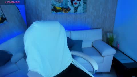 Snapshot of nova_sex1 chatting on 10/18/25, 05:21 nova online show from 10/18/25, 05:21