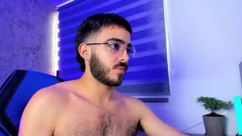 Snapshot of novacry chatting on 11/17/25, 12:11 Nova online show from 11/17/25, 12:11