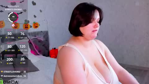 Snapshot of novalay chatting on 10/30/25, 01:07 Sonya online show from 10/30/25, 01:07