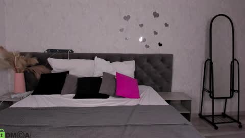 Snapshot of novalay chatting on 11/23/25, 01:16 Sonya online show from 11/23/25, 01:16