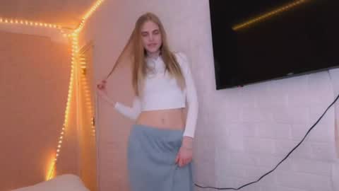 Snapshot of novastoyer chatting on 03/27/26, 04:40 Mia Blake online show from 03/27/26, 04:40