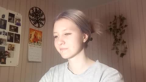 Snapshot of novellahartig chatting on 02/27/26, 03:12 Sari It is my first day online show from 02/27/26, 03:12