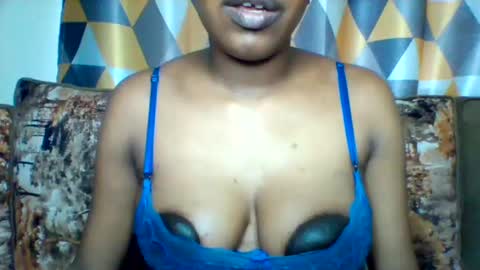 Snapshot of nubian_queen1033 chatting on 09/30/25, 10:31 happie online show from 09/30/25, 10:31